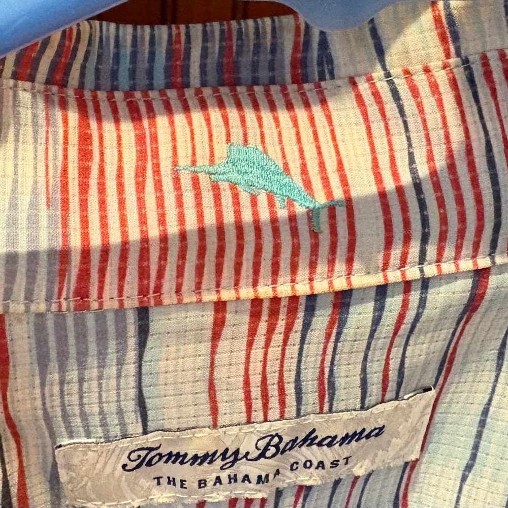 Tommy Bahama men’s performance Island zone camp shirt.‎ Sharp blue/red stripes. - Picture 4 of 6